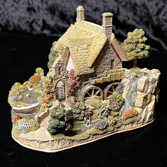 Lilliput Lane | Old Mill Dunster | 2001 Anniversary Cottage - Picture 12 of 16
